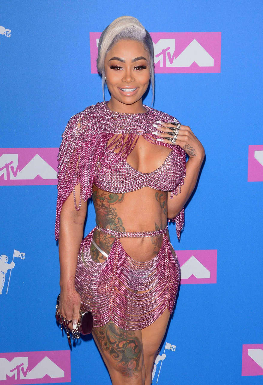 Blac Chyna Hot Cleavage And Ass Pics NSFW