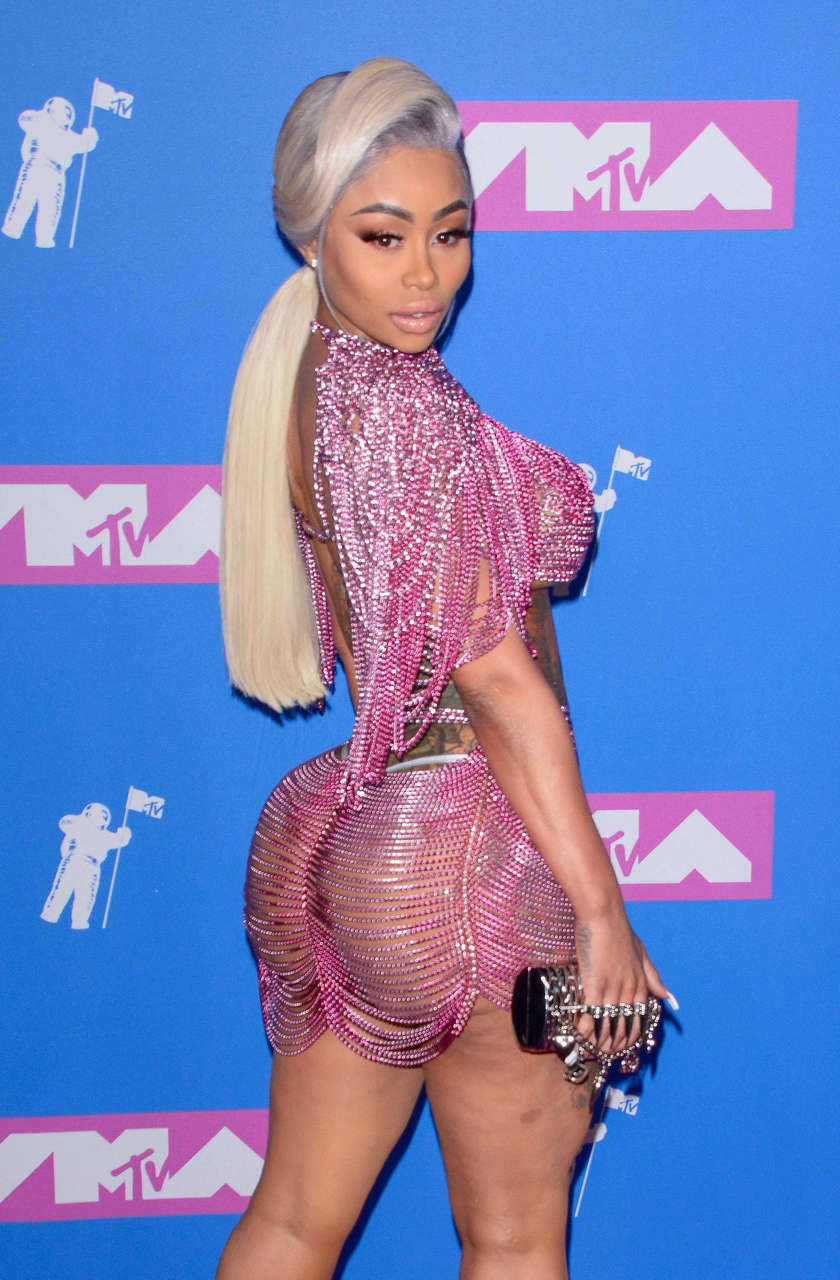 Blac Chyna Hot Cleavage And Ass Pics NSFW