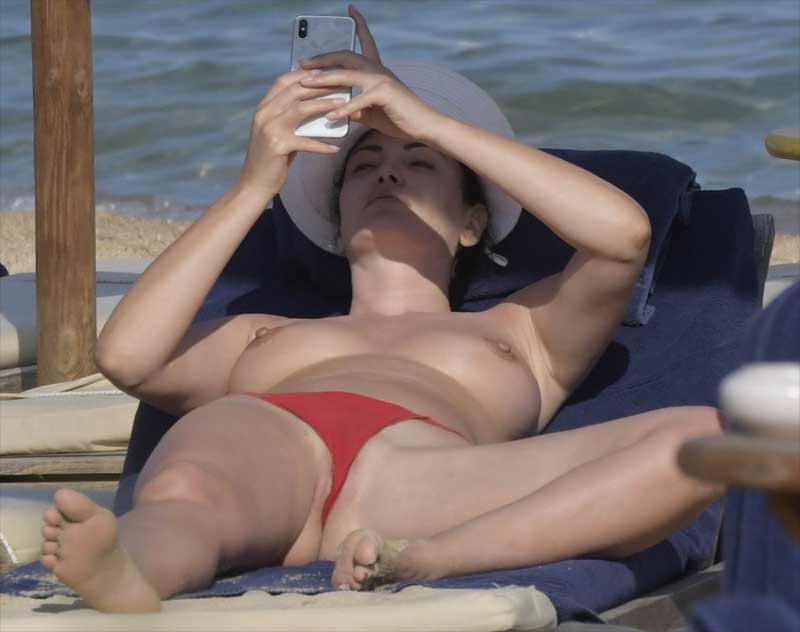 Bleona Qereti Albanian Singer Topless On The Beach Hot 2 NSFW