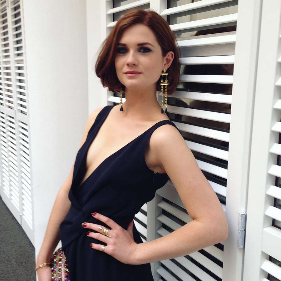 Bonnie Wright NSFW