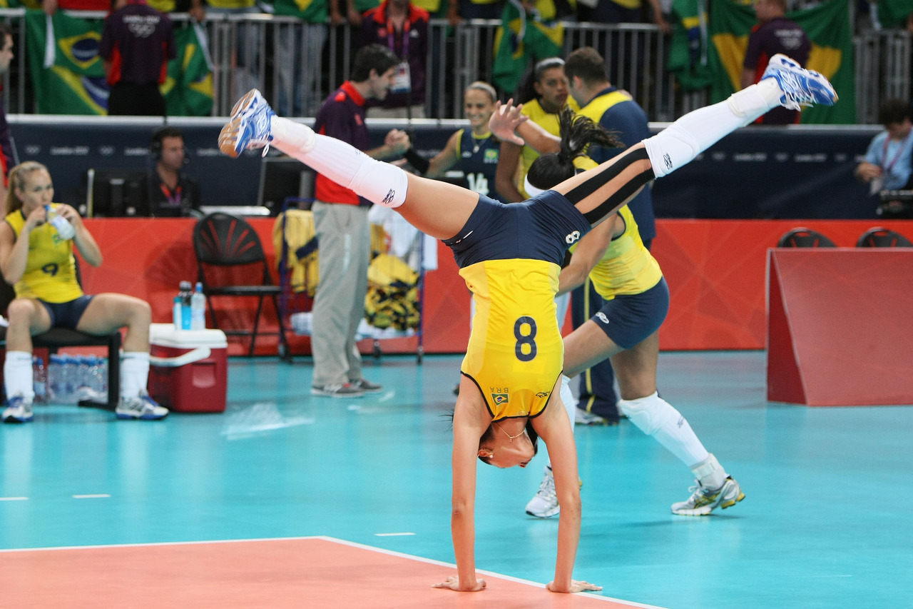 Brazilian Volleyball Player Jaque Carvalho Is Very Flexible 1 Mi