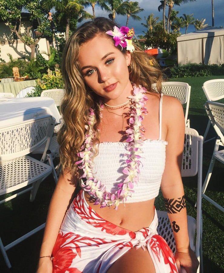 Brec Bassinger Look So Cute And Sexy That Belly Button Is So Hot NSFW