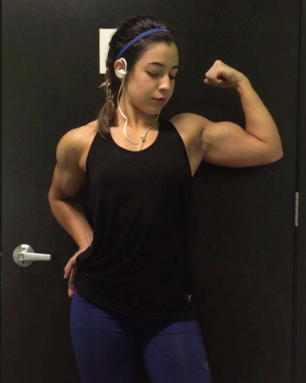 Brenda Flores Muscles