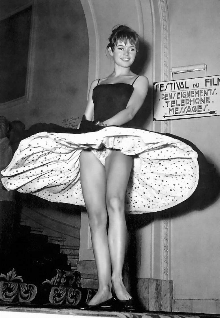 Brigitte Bardot In Paris 1954 NSF