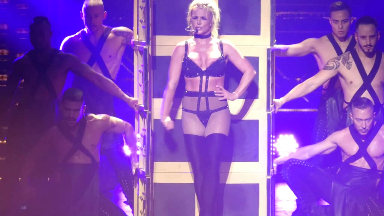 Britney Spears Nipslip Pics NSFW