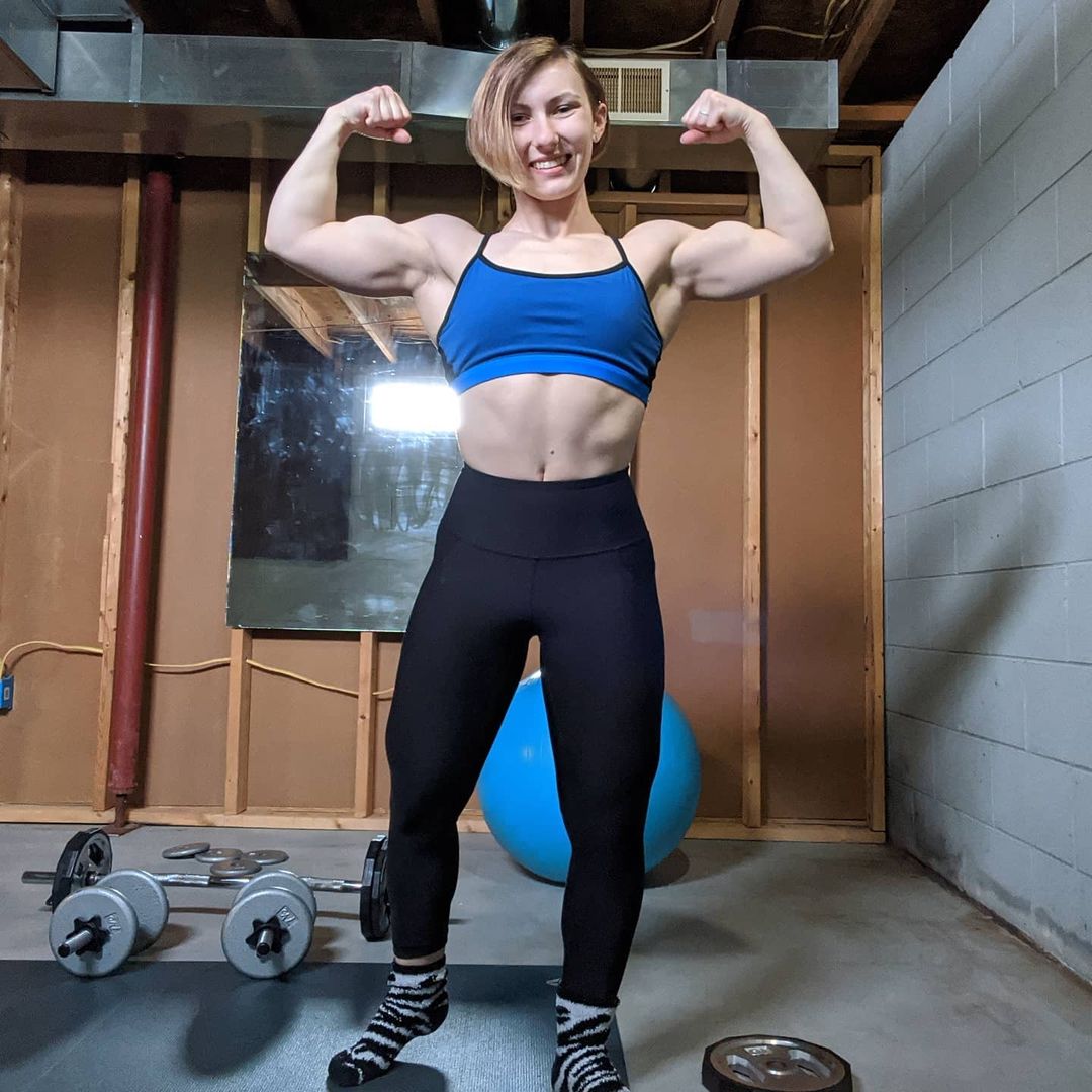 Caitlin Aitlin Lifts Muscles