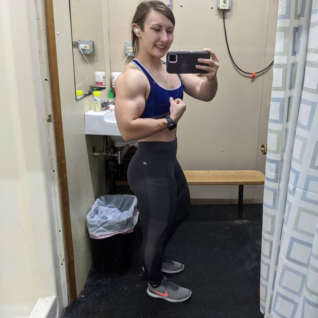 Caitlin Aitlin Lifts Muscles