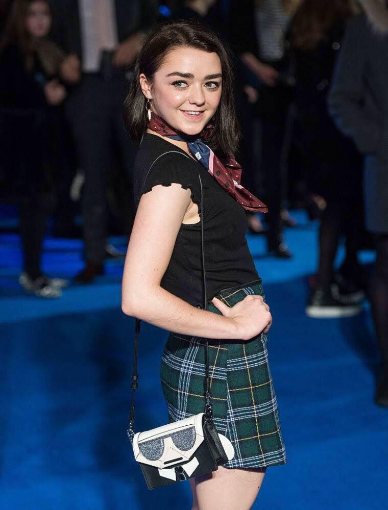 Can A Bud Rp As Teasing Maisie Williams And Humiliate M