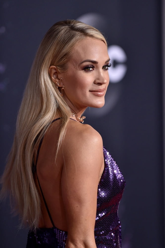 Carrie Underwood Red Carpet From The Tits Up