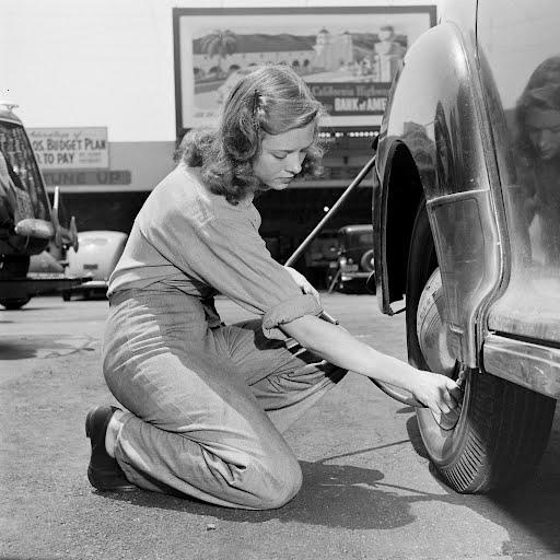 Cathy Odonnell Working At A Service Station In 1947 NSF