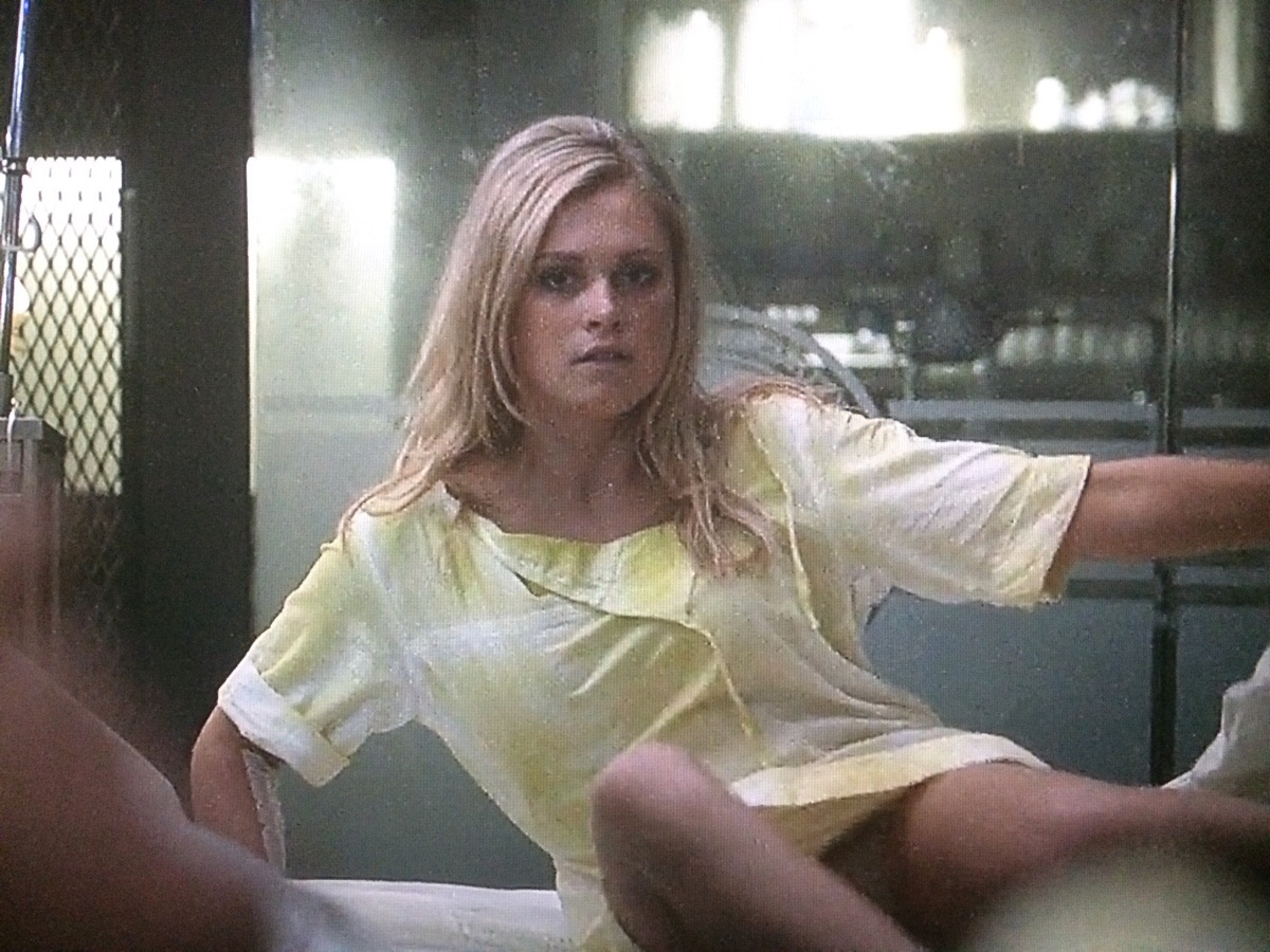 Clarke Griffin Of The 100 Upskirt NSFW (1 photo) .