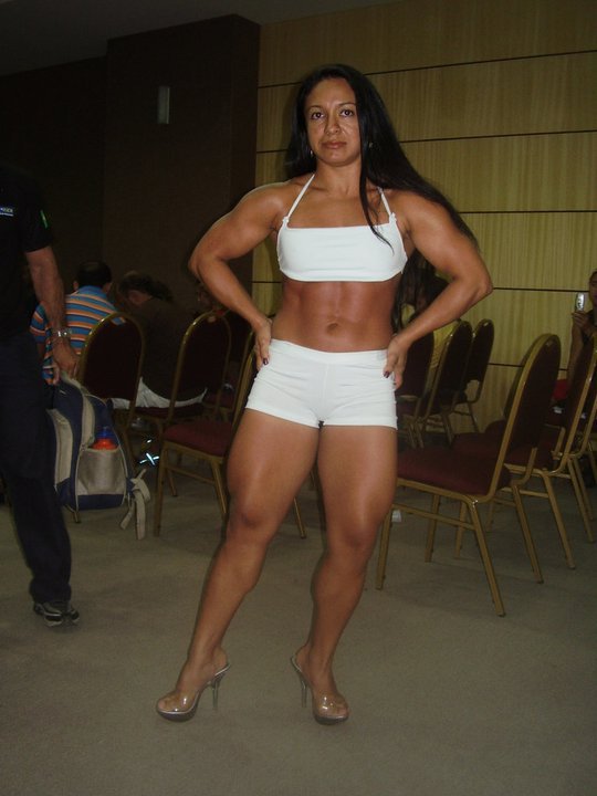 Claudia Medeiros Muscles