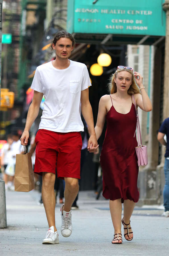 Dakota Fanning NSFW