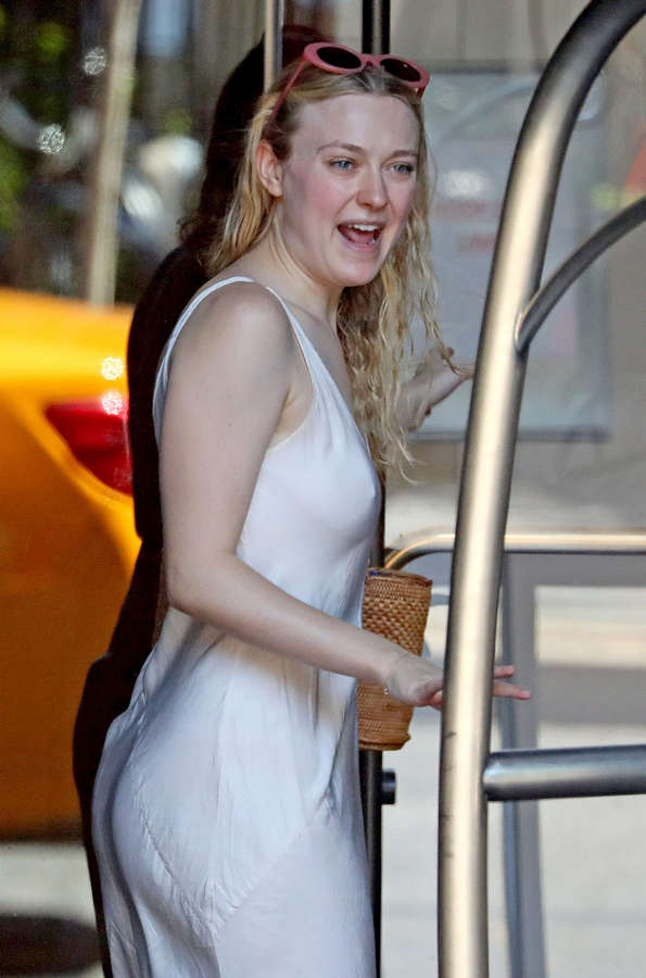 Dakota Fanning NSFW