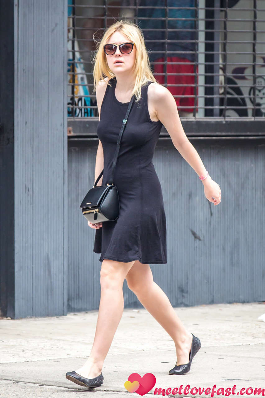 Dakota Fanning This Post On Celebritypokies Came From Meetlovefast Com Register To Get An Acces