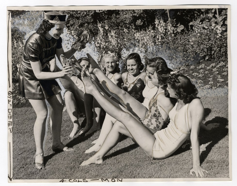 Dancer Model Andamp Spokesgirl Zoe Dell Lantis Judges Americas Perfect Foot Contest 1939 NSF