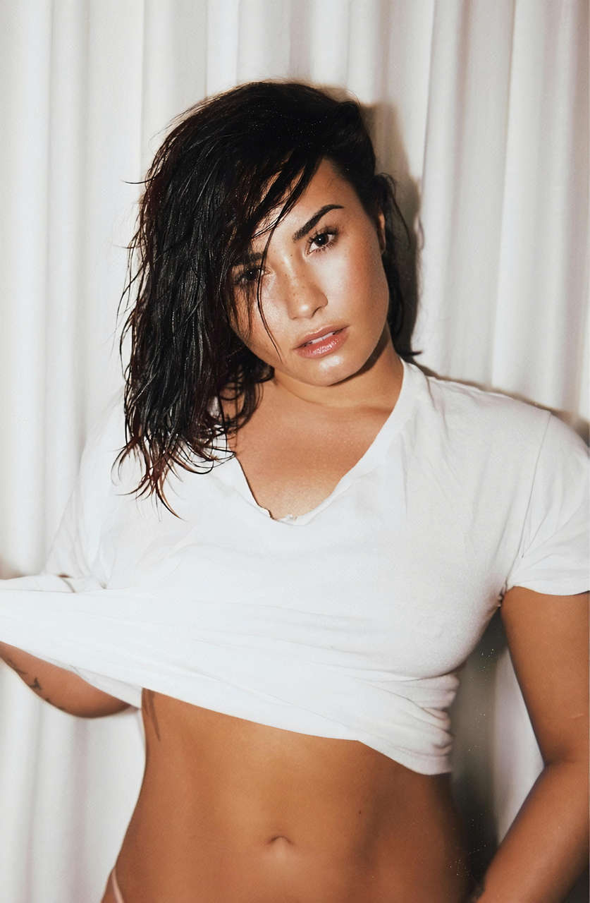 Demi Lovato Abs