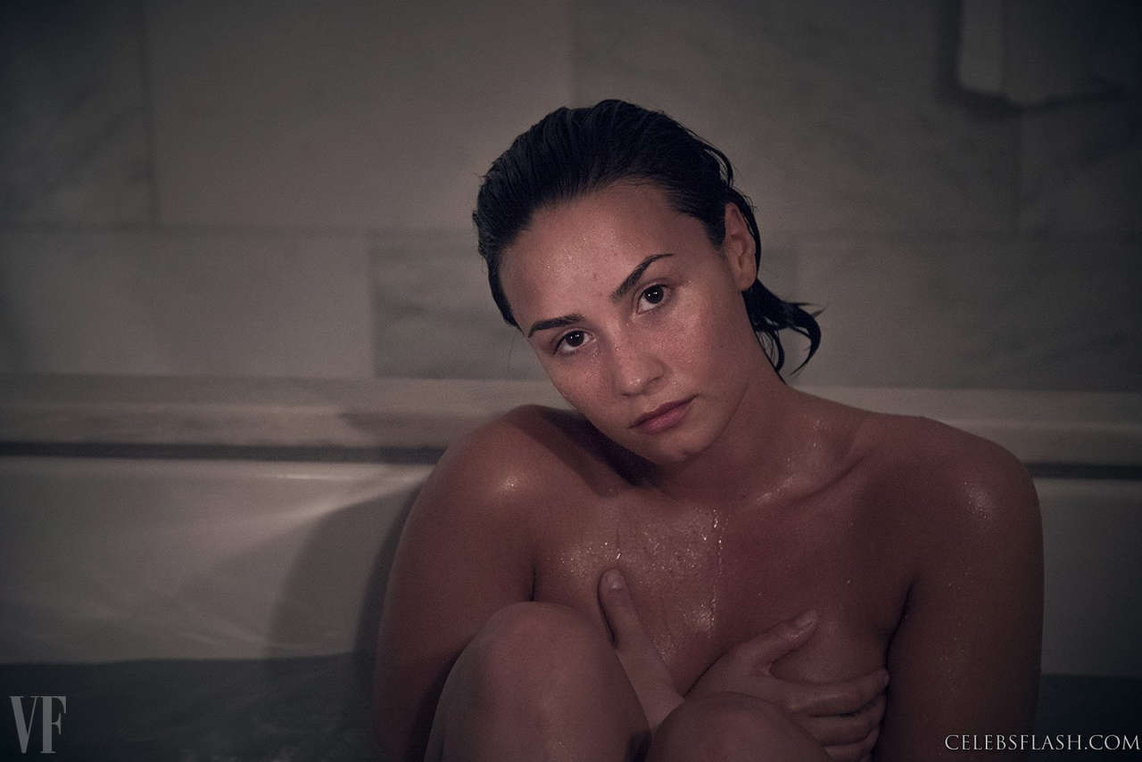 Demi Lovato Nude Bonus Butthole And Tits Pic NSFW