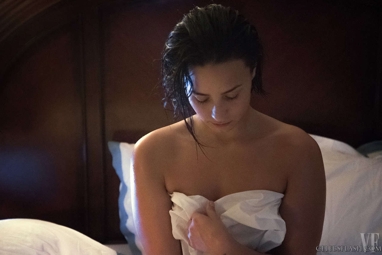 Demi Lovato Nude Bonus Butthole And Tits Pic NSFW