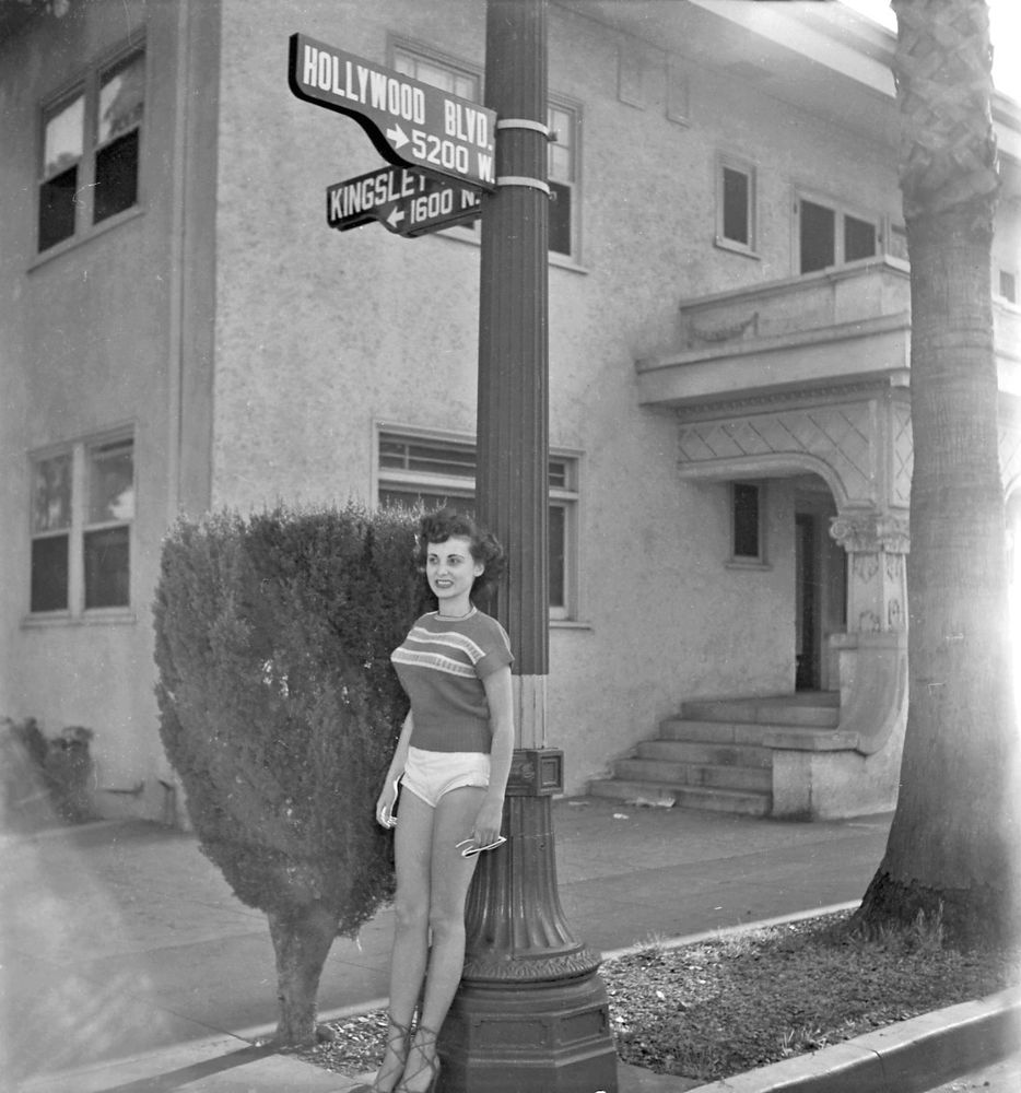 Donna Mae Busty Brown Loitering In Hollywood Ca 1950s NSF