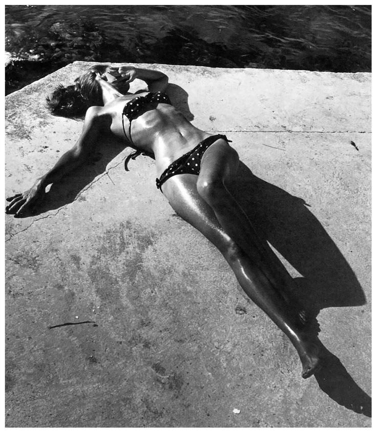 Dovima Models A Bikini In Montego Bay Photographed For Harpers Bazaar By Toni Frissell 1946 NSF