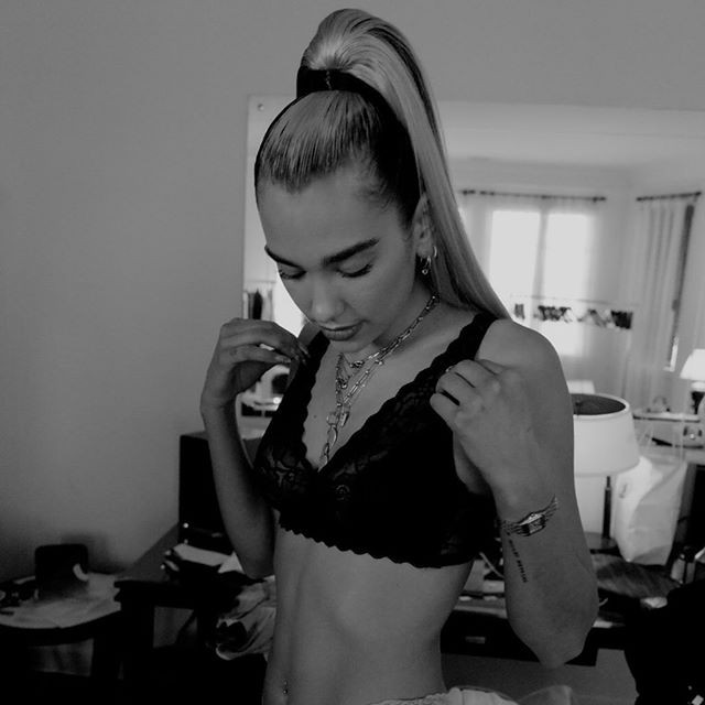 Dua Lipa Abs