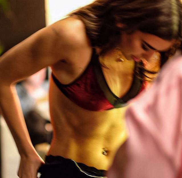 Dua Lipa Abs