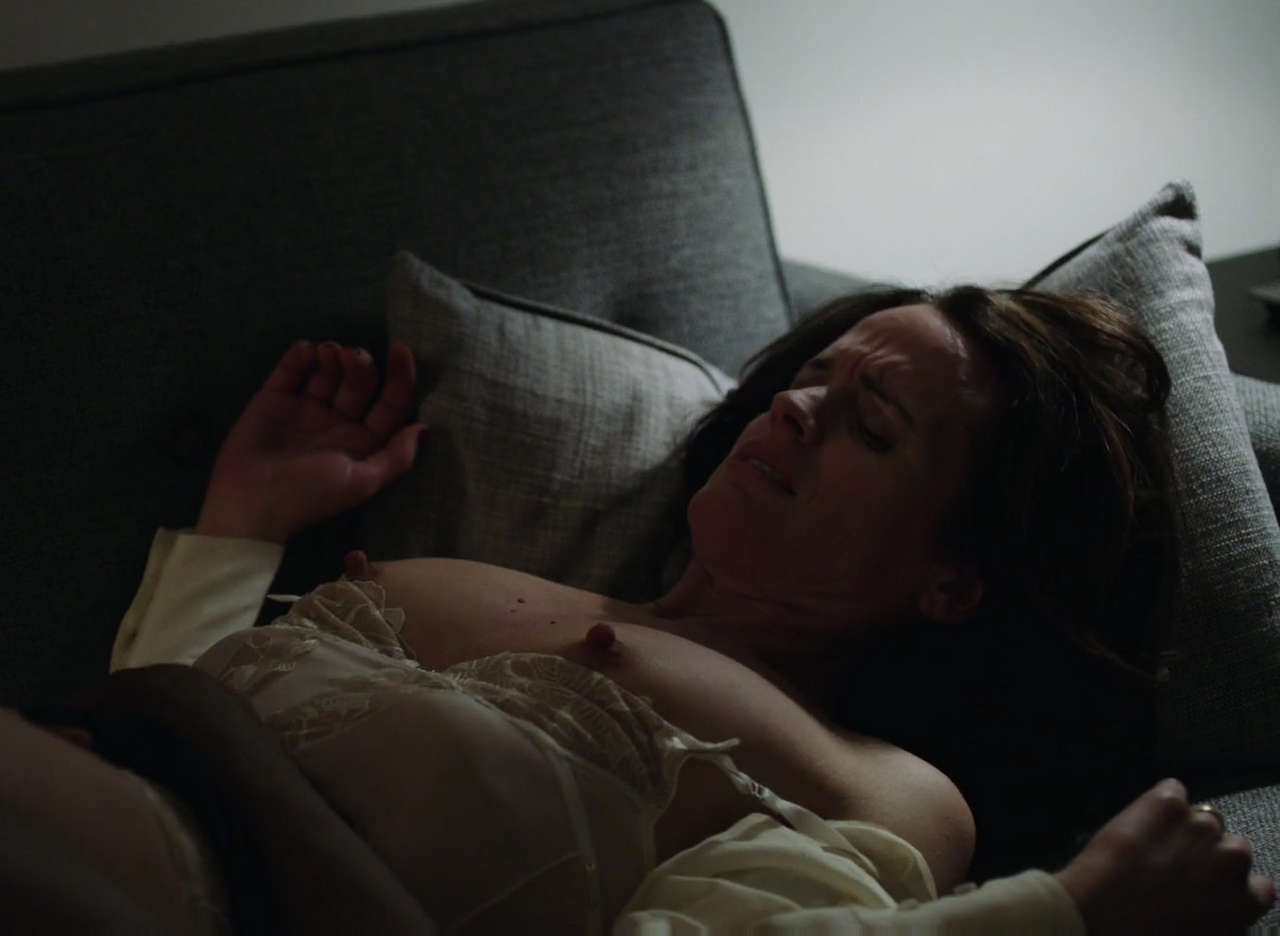 Elizabeth Reaser Easy S02e02 1mic NSFW