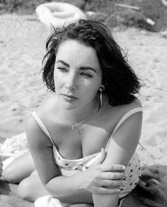 Elizabeth Taylor On The Beach In Malibu 1956 NSF