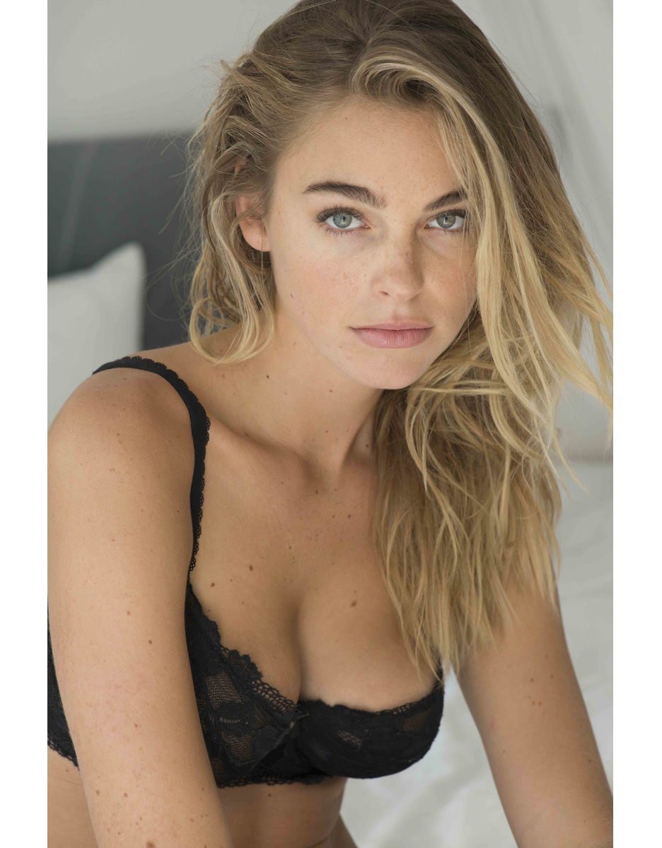 Elizabeth Turner NSFW