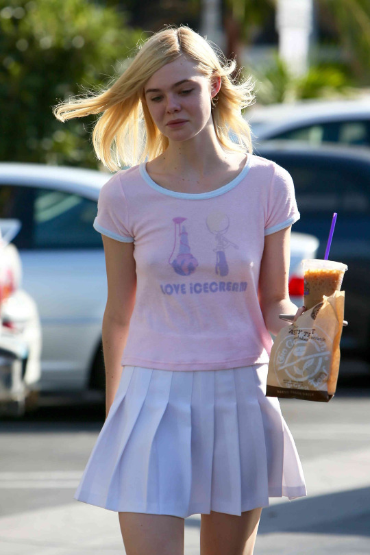 Elle Fanning Braless Tiny Tit