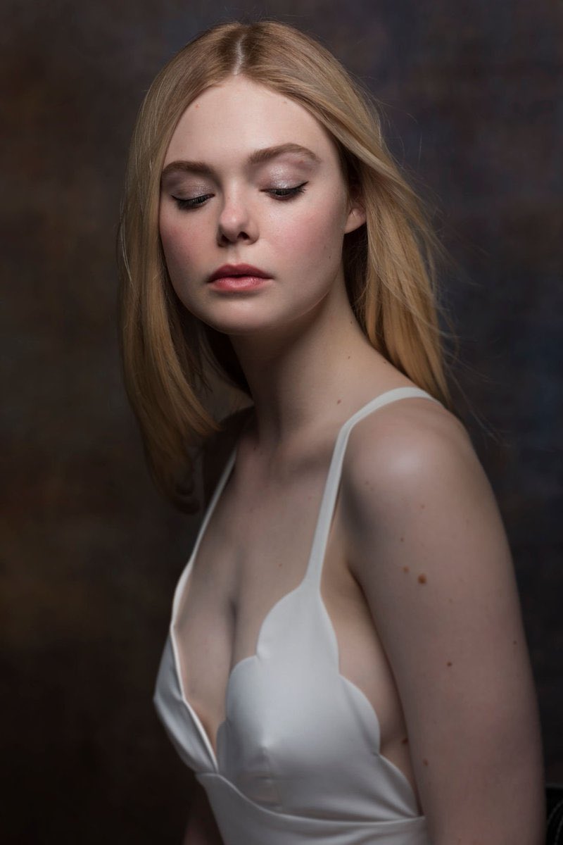 Elle Fanning Pokies – Telegraph