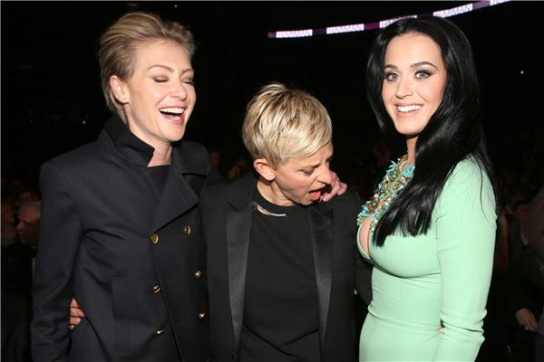 Ellen Degeneres Taking A Good Look At Boobies Of Katy Perry NSFW