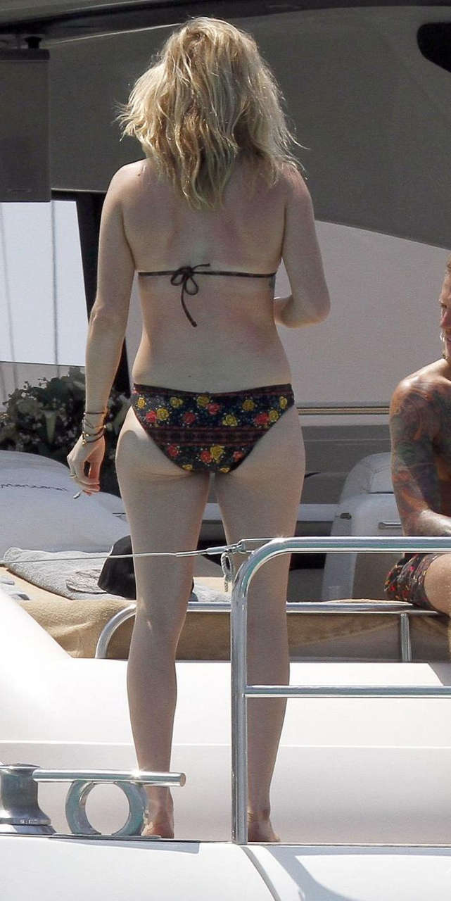 Ellie Goulding Ass