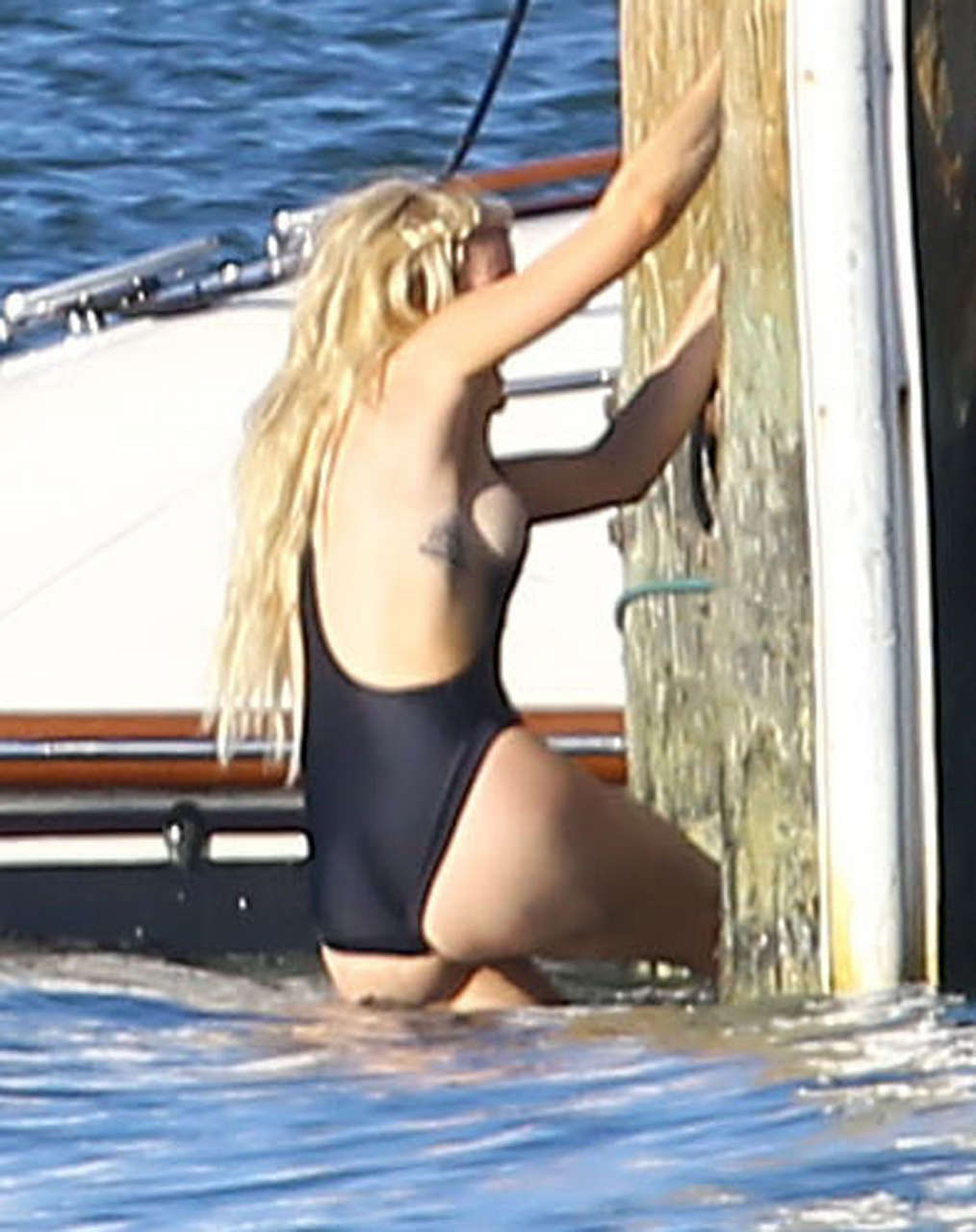 Ellie Goulding Ass