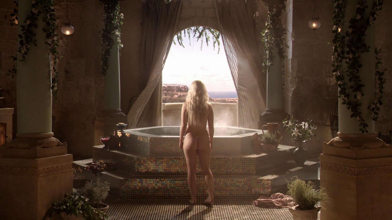 Emilia Clarke Ass