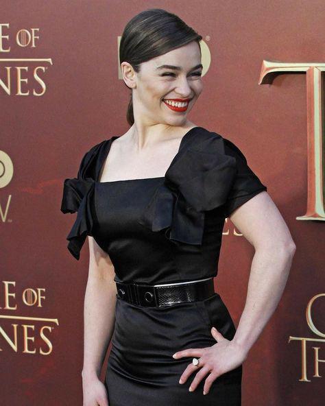 Emilia Clarke Is Such A Sexy Voluptuous Andamp Beautiful Hottie I Keep Coming Back For More NSFW