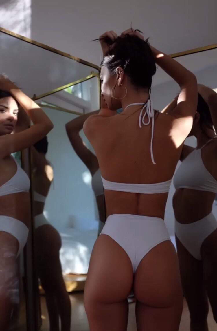 Emily Ratajkowski Ass