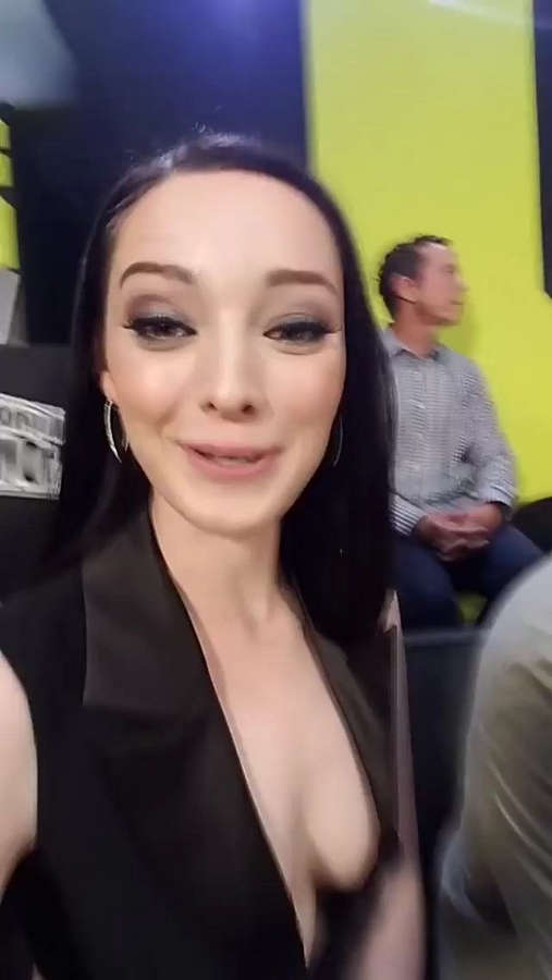 Emma Dumont NSFW