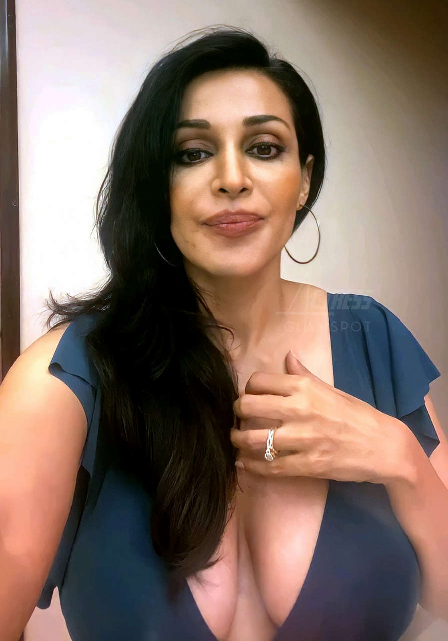 Flora Saini Big Tit