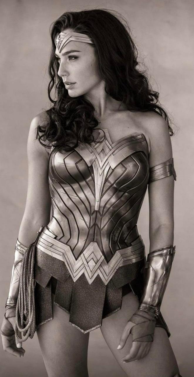 Gal Gadot As Wonder Woman Is So Damn Sexy NSFW