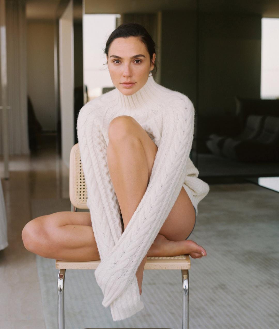 Gal Gadot Beautiful Sexy Legs NSFW