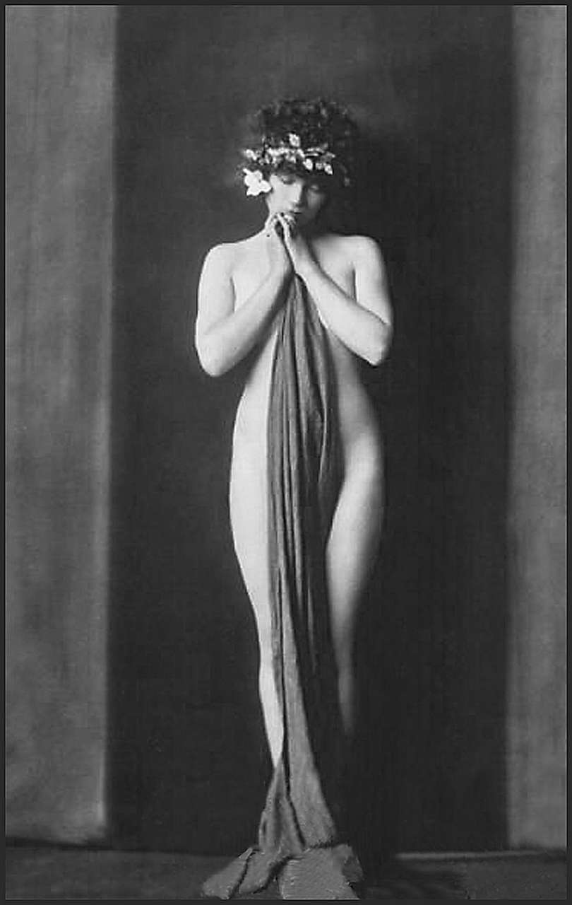 Gilda Gray Photographed By Alfred Cheney Johnston C 1922 NSF