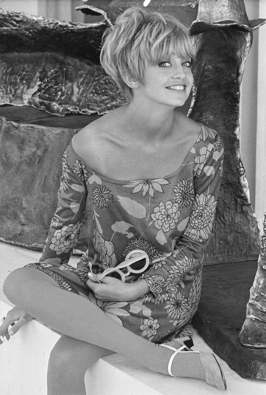 Goldie Hawn At The Age Of 23 NSF