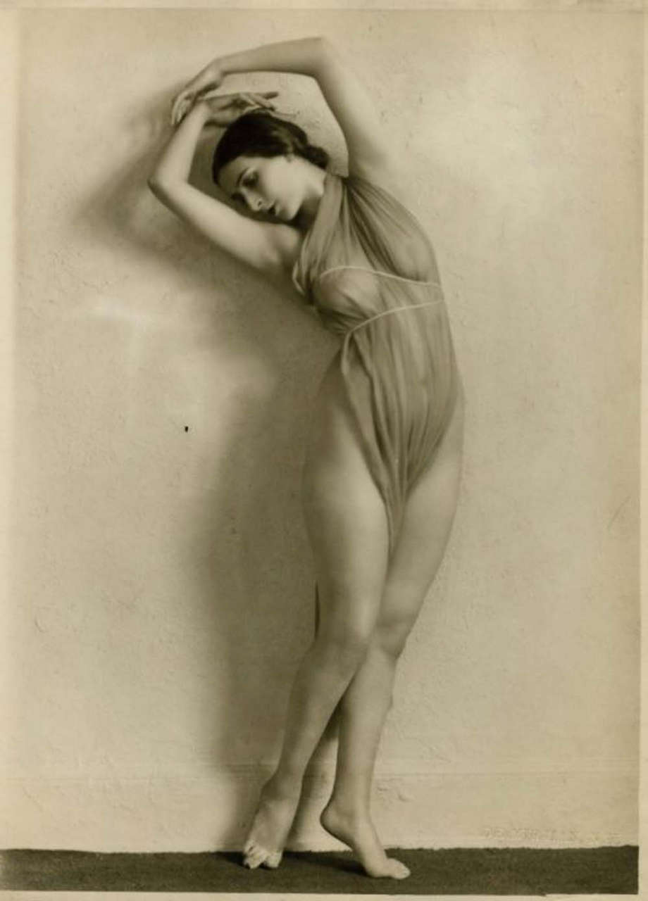 Graceful Gal Photographed By John De Mirjian 1922 28 NSF