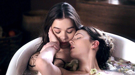 Hailee Steinfeld And Ella Hunt Would Make For A Fantastic Threesome NSFW