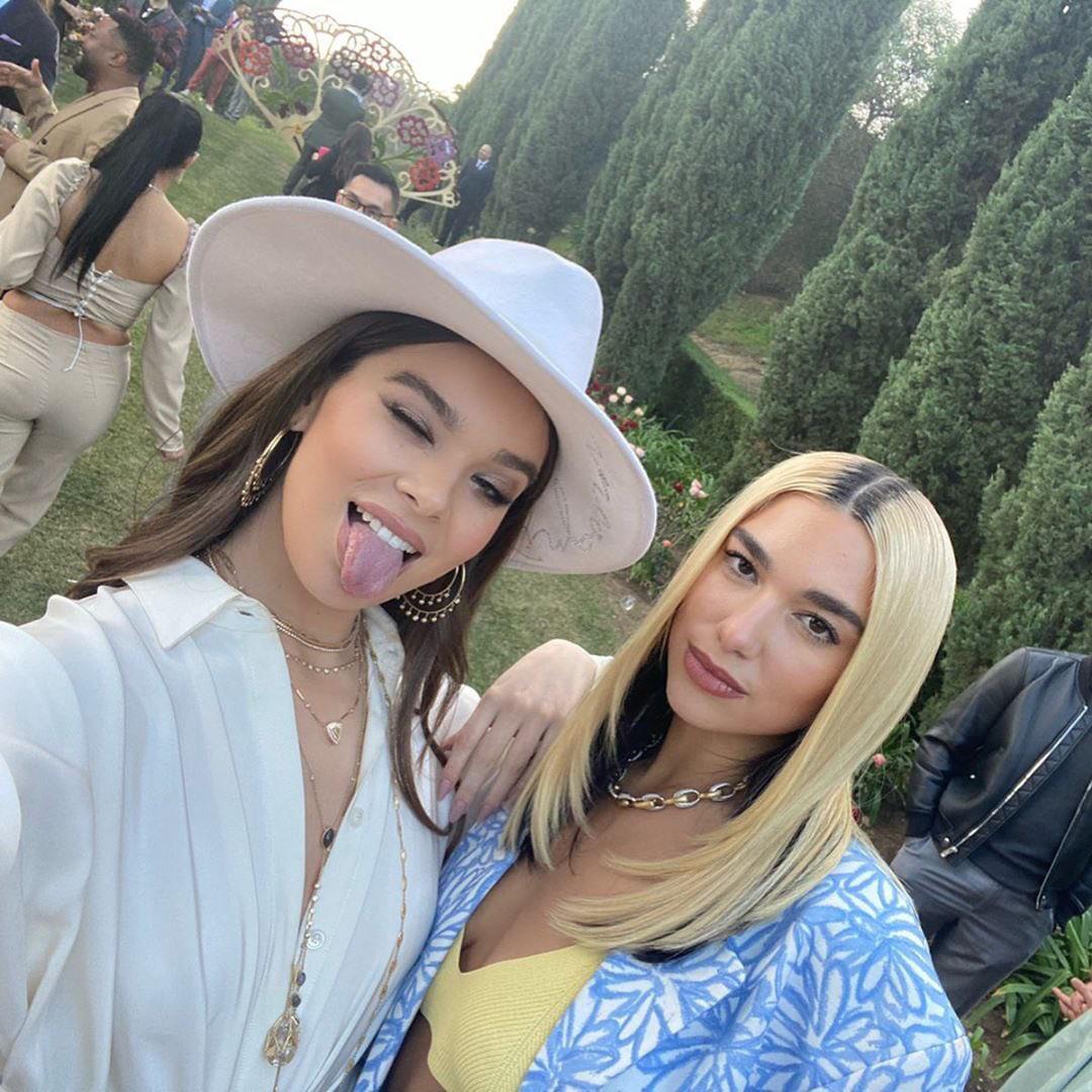 Hailee Steinfield With Dua Lipa This Image Has To Much Hotness To Handle NSFW