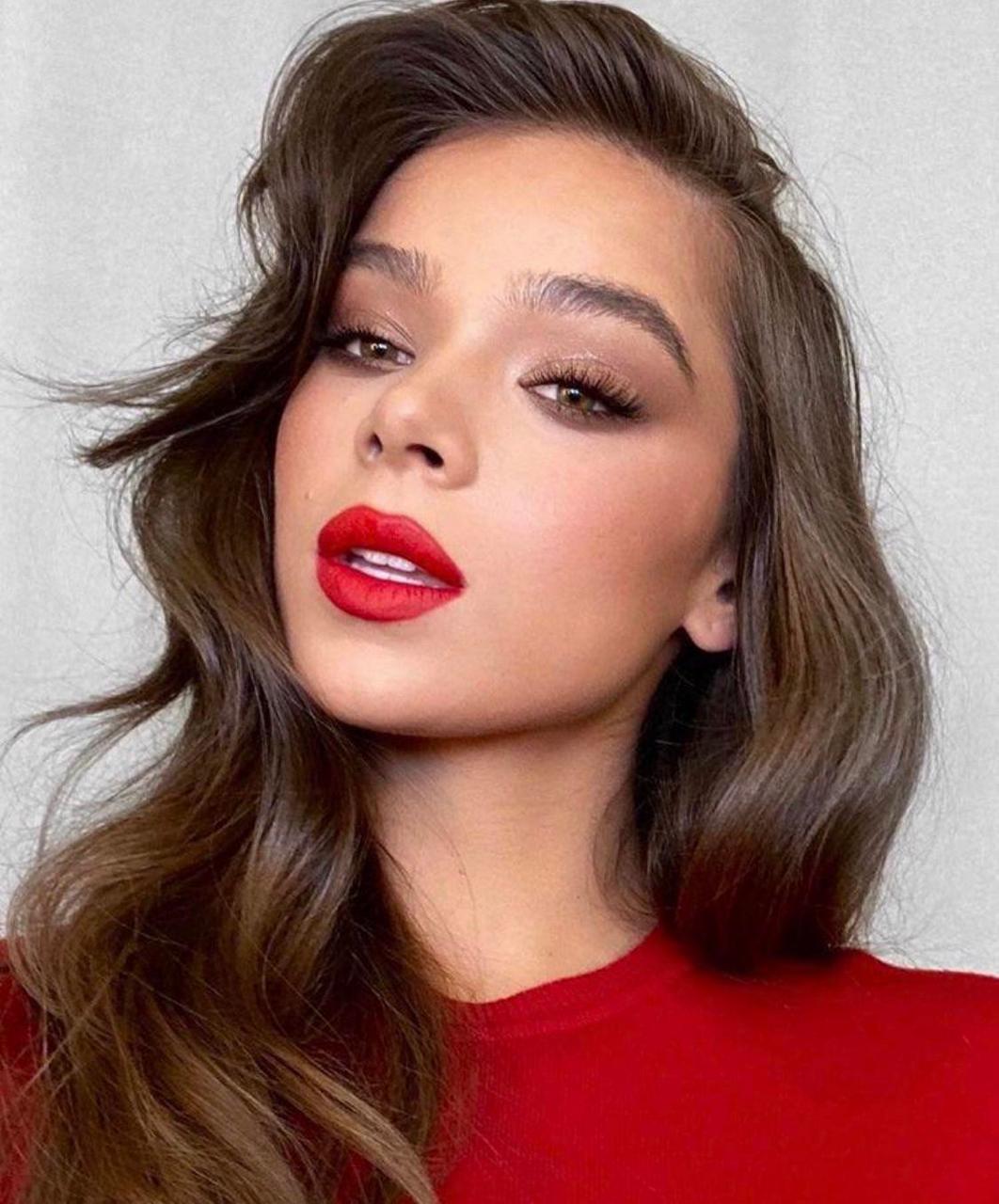 Hailer Steinfeld And Her Gorgeous Lips NSFW