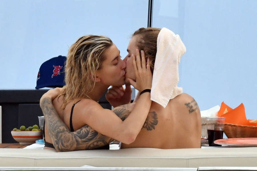 Hailey Baldwin NSFW