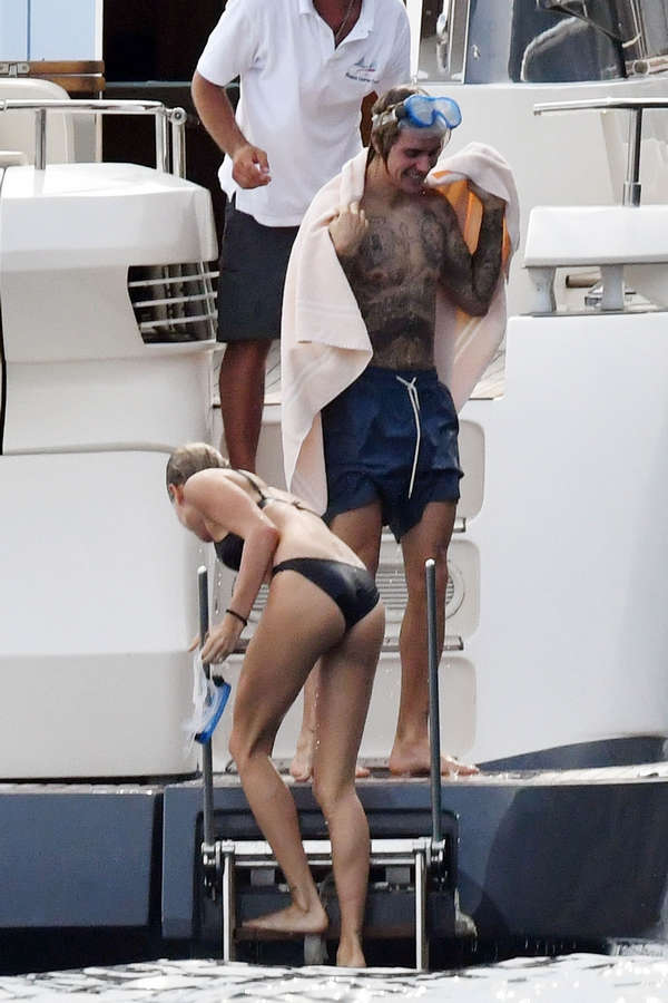 Hailey Baldwin NSFW